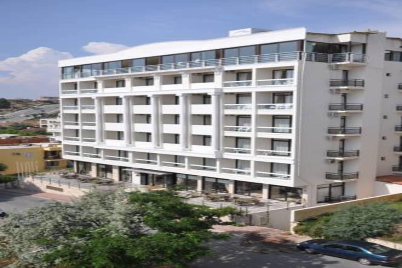 Esat Kusadasi